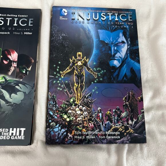 Injustice Gods Among Us Volume 1 and 2 - Picture 7 of 8